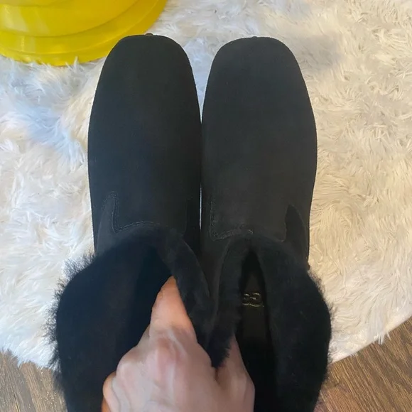 ✨Ugg (NWOT) Suede Boots Size 6✨ - Picture 5 of 6